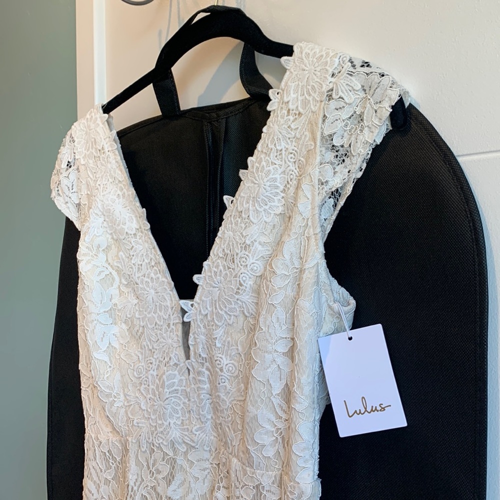 Stunning Lulus wedding dress